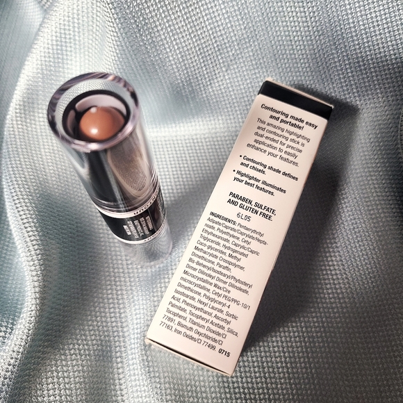 FREE AddOn wet n wild MegaGlo Dual-Ended Contour Stick, Light Medium - Picture 3 of 6